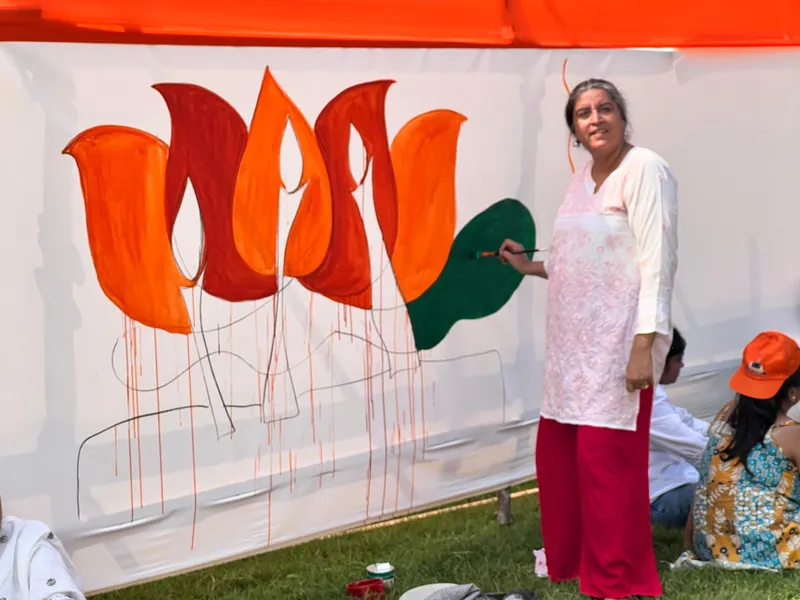 Painting live — orange and green lotus motif