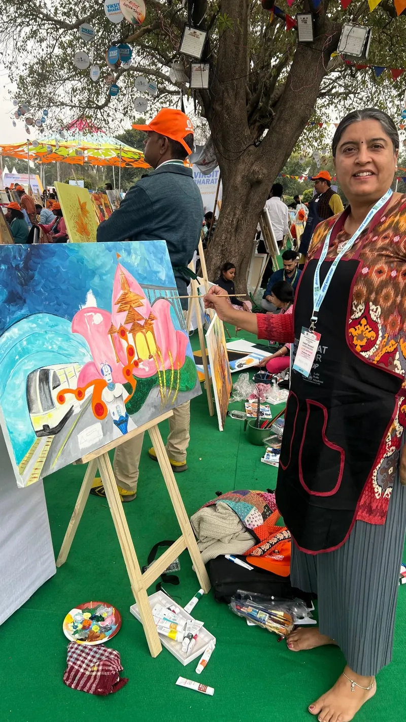 Displaying finished canvas at the workshop